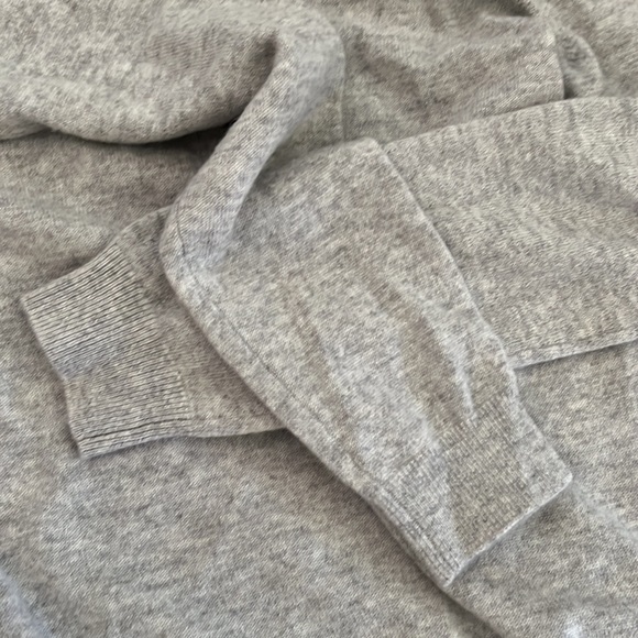 JENNIE LIU - Macy’s pearl gray 100% cashmere turtleneck sweater - Picture 6 of 6